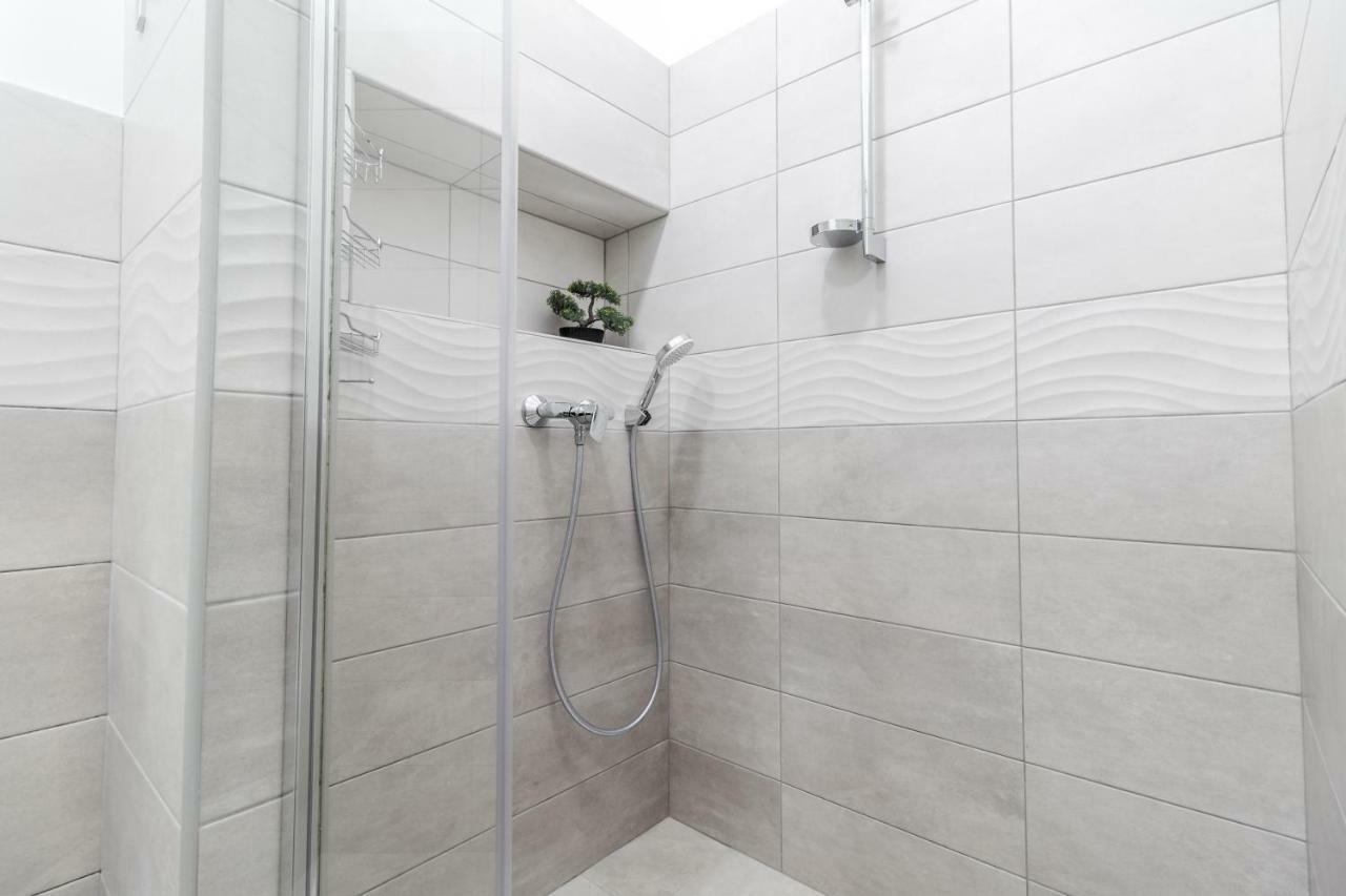 Midwheel Apartment 9 Lviv Buitenkant foto