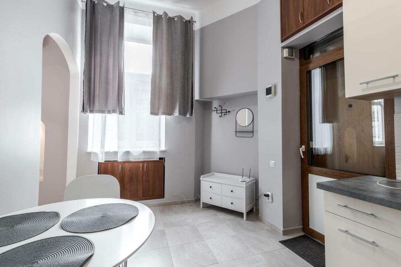 Midwheel Apartment 9 Lviv Buitenkant foto