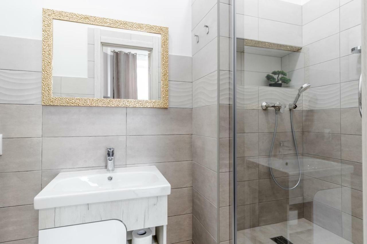 Midwheel Apartment 9 Lviv Buitenkant foto