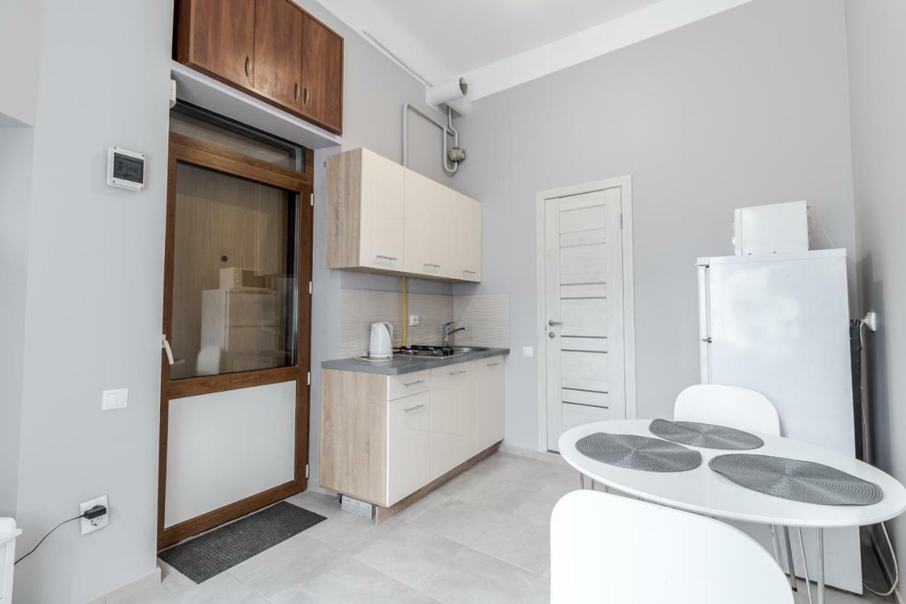 Midwheel Apartment 9 Lviv Buitenkant foto